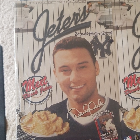 Derek Jeter collectable - Picture 2 of 8
